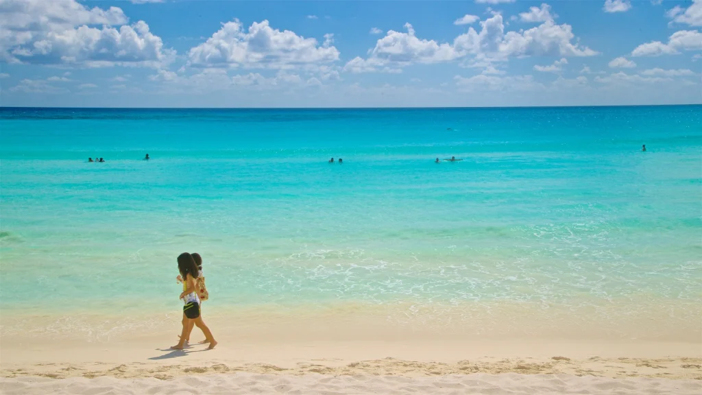 Playa Chac Mool: Joya Natural