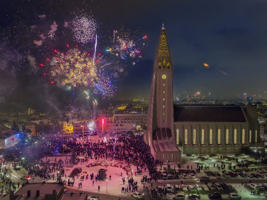 Descubre los mejores lugares para dar la bienvenida al año nuevo. Reykjavik, Islandia