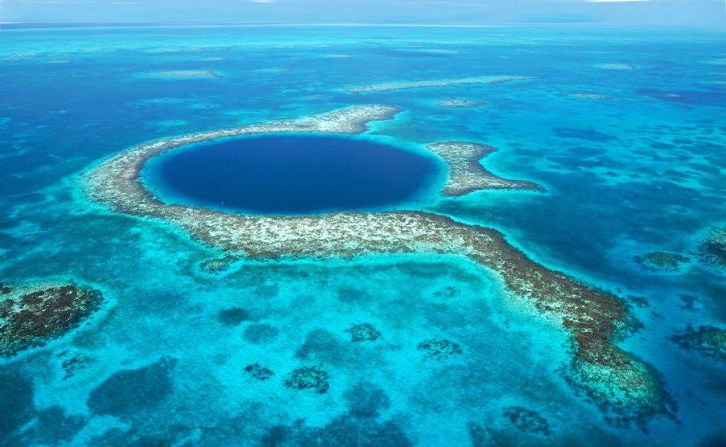 El Gran Agujero Azul es el lugar turístico más visitado de Belice