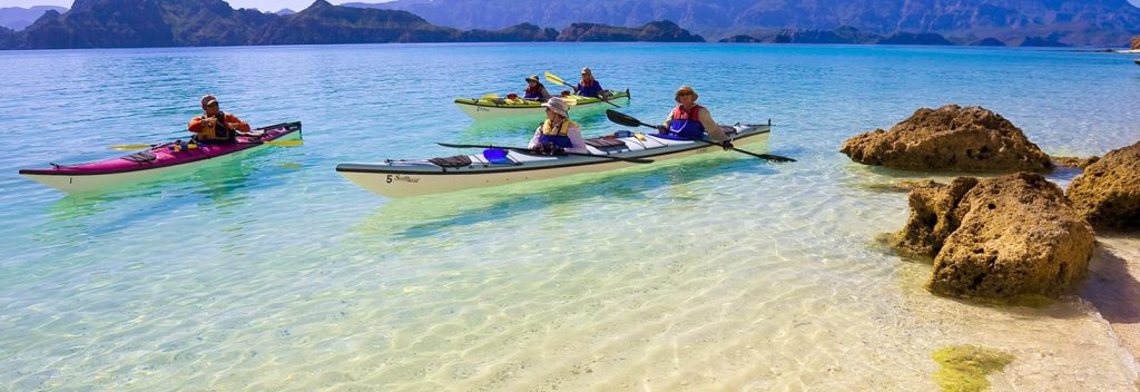 Kayak en aguas cristalinas