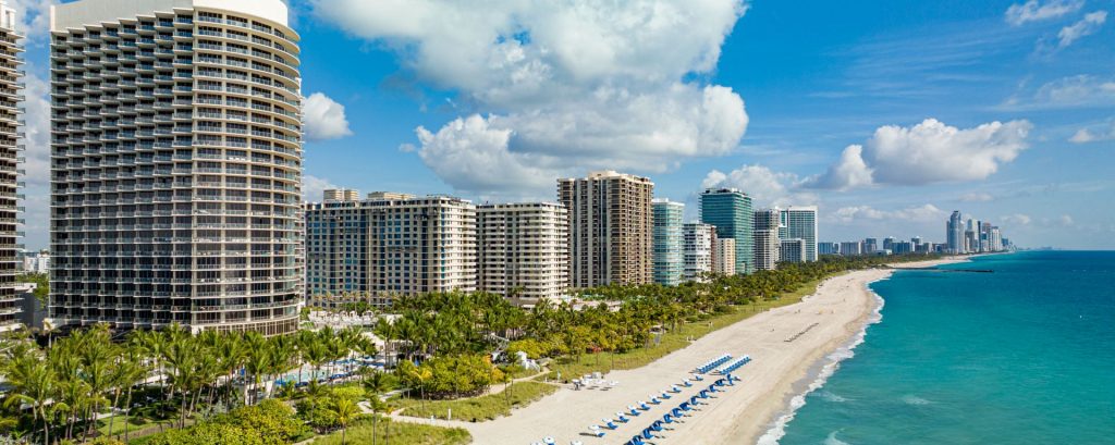 The St. Regis Bal Harbour Resort. Los mejores hoteles cerca de Playa Haulover.