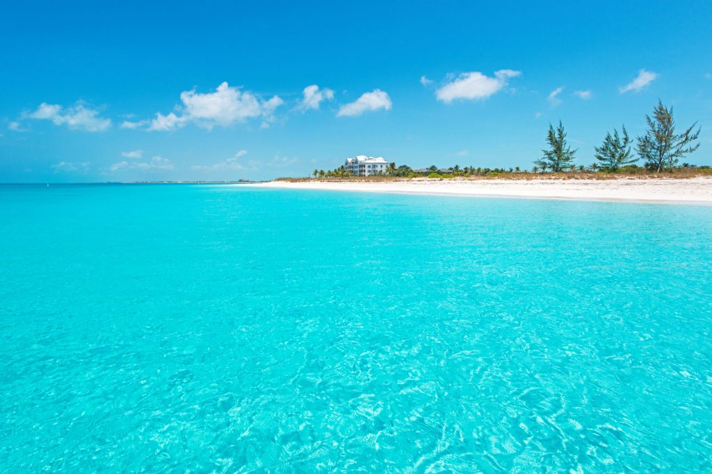 Descubre la magia de Grace Bay: La playa perfecta en Islas Turcas y Caicos