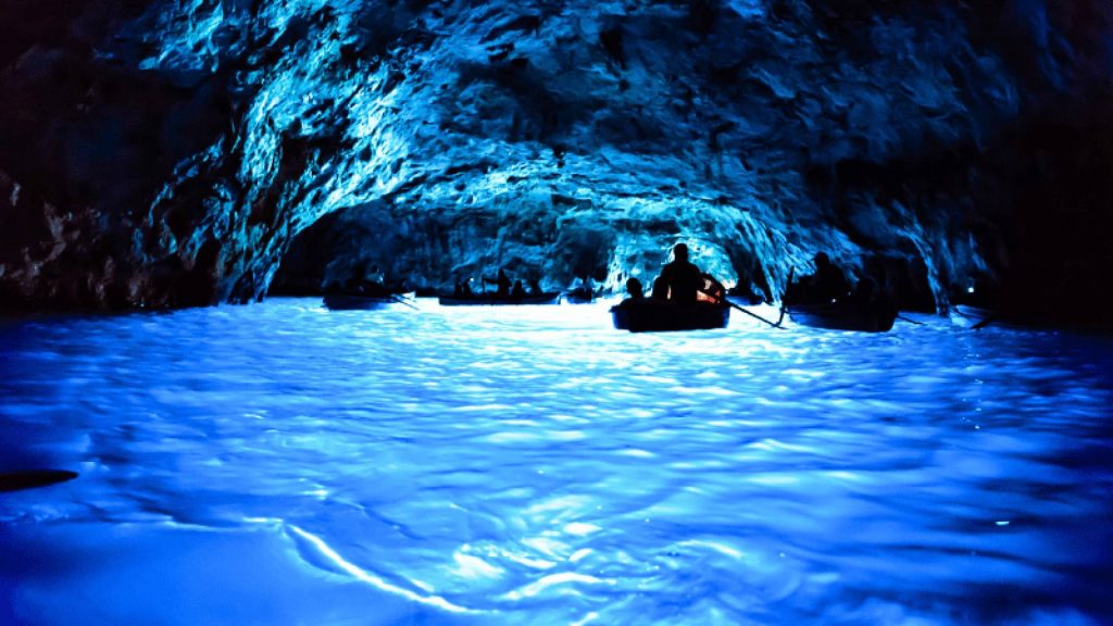 Gruta Azul: La cueva marina mágica