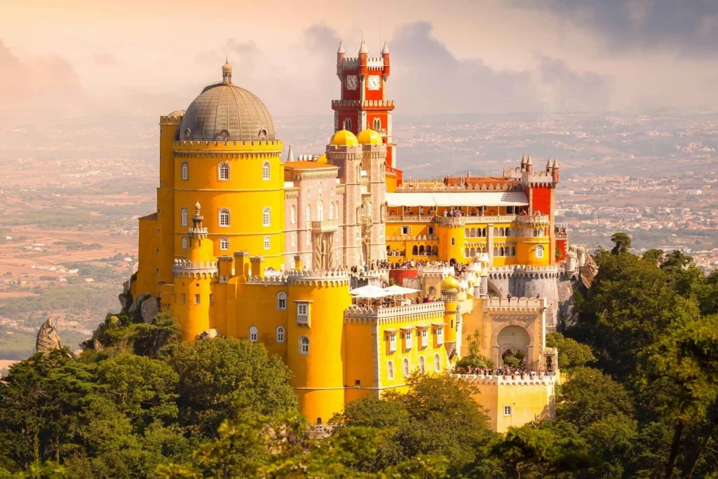 Palacio da Pena: Un castillo de colores en lo alto de la montaña